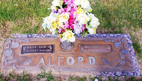 http://image2.findagrave.com/photos/2013/227/106127923_137668961564.jpg