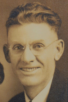 http://trees.ancestry.com/tree/7175458/photo/yEks6OF91WTkwCOq8fe6C5C40jDv0mF7dpHDWbVBVT6QZB0WYtPJqA5tzS9%21xc_W