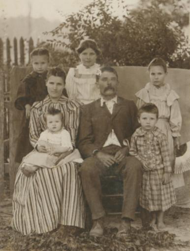 http://mediasvc.ancestry.com/image/d39dcd09-0812-4320-b799-c5bb14987b4e.jpg?Client=Trees&NamespaceID=1093