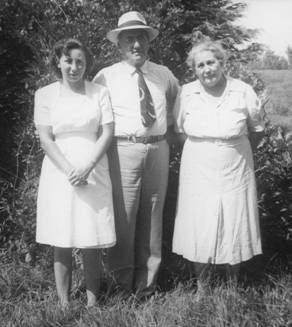 http://trees.ancestry.com/tree/51242769/photo/YIOYBUa6oyo_6DaTnzp8qRo!wP9nVJIRznQlqxeRhczt7FHI9AVVaVIxKzT07HGy
