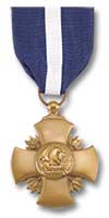 http://testvalor.militarytimes.com/assets/images/awards/medals_navy_cross_100x200.jpg