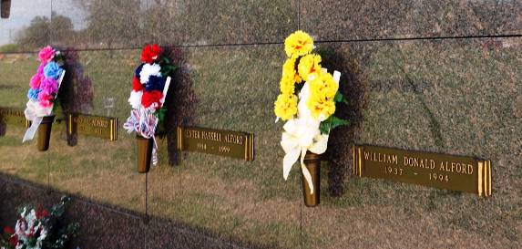 http://image2.findagrave.com/photos/2015/104/96393552_1429145699.jpg